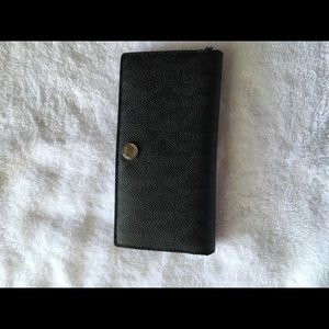 💯 Authentic Michael Kors wallet.